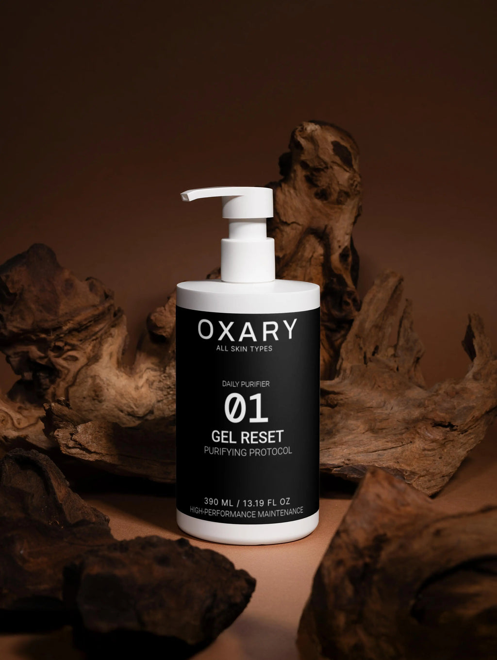 Gel Nettoyant Visage Homme GEL RESET posé sur un support minéral